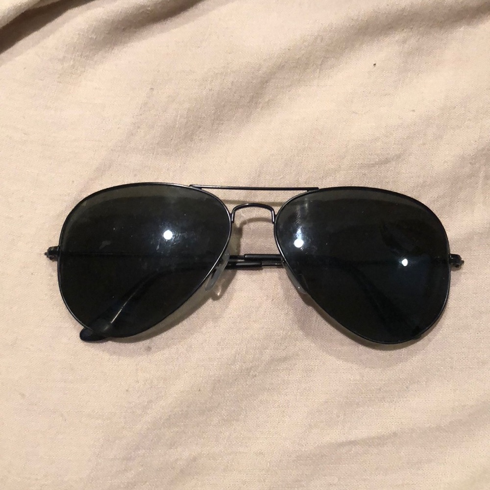 All black classic aviators!
